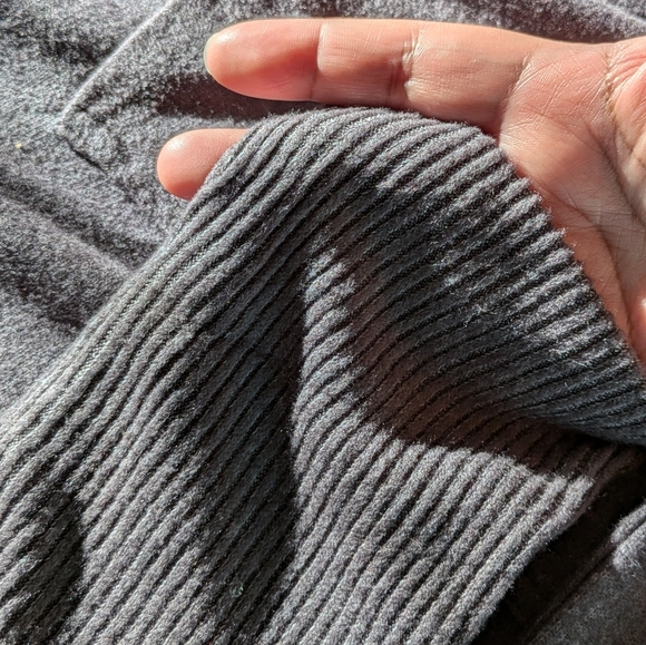 🆕 Pink Rose Sweater Charcoal Gray Cowl Neck XL Thumb Holes Long Sleeves - Picture 13 of 15